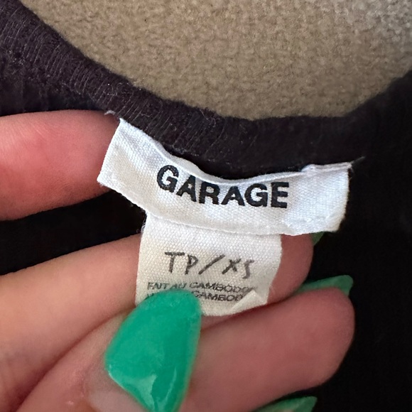 Garage black tank - Picture 2 of 2